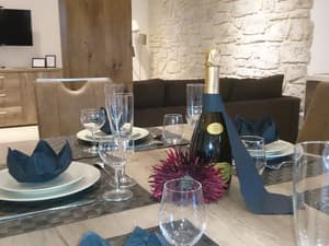 thumbnail: In-room dining