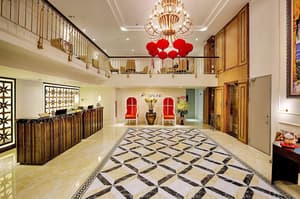 thumbnail: Lobby lounge
