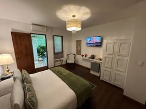 thumbnail: Interior entrance