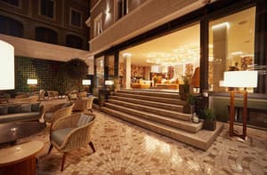 thumbnail: Outdoor dining