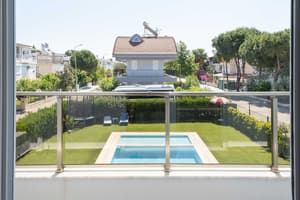 thumbnail: Balcony view