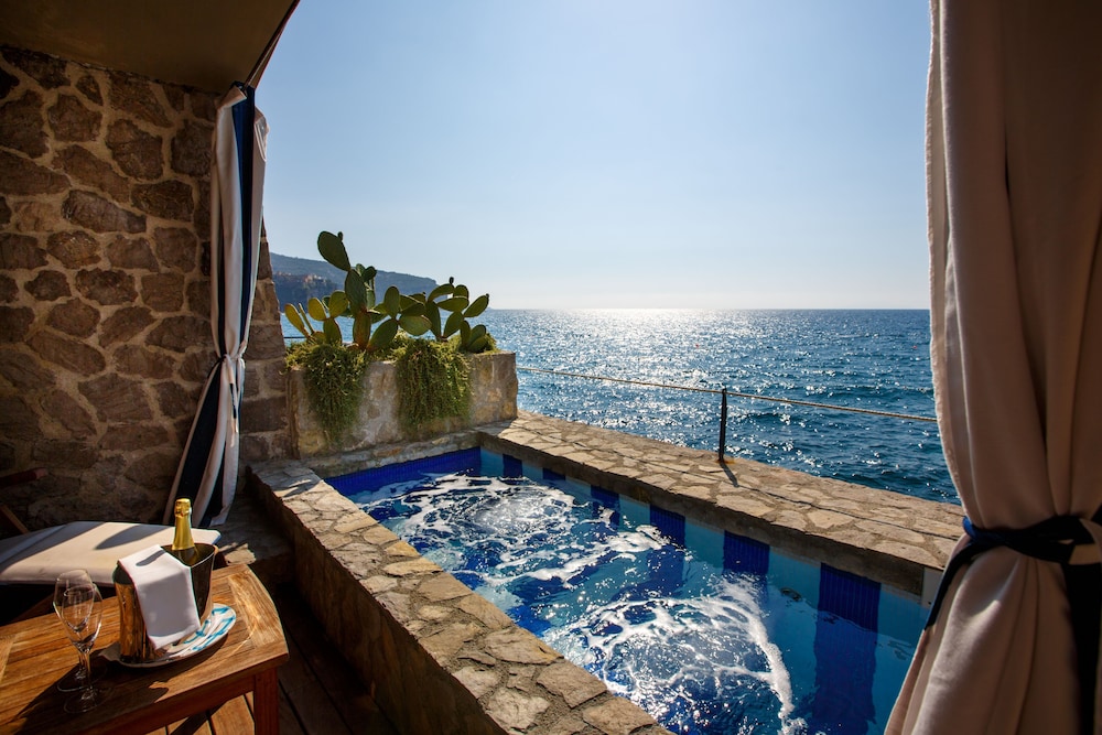 Jetted tub