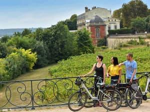 thumbnail: Bicycling