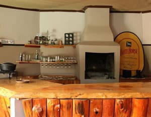 thumbnail: Bar (on property)