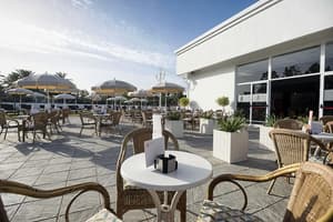 thumbnail: Poolside bar