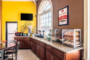 thumbnail: Breakfast area