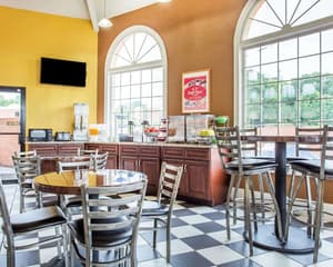 thumbnail: Breakfast area