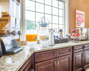 thumbnail: Breakfast area