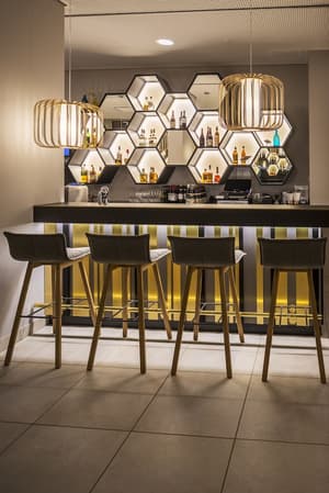 thumbnail: Bar (on property)