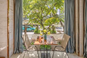 thumbnail: Breakfast area