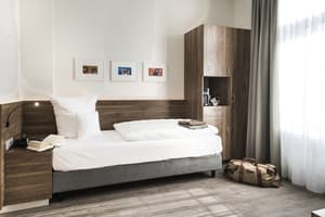 thumbnail: Interior entrance