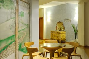 thumbnail: Interior entrance