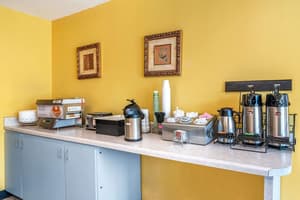 thumbnail: Breakfast area
