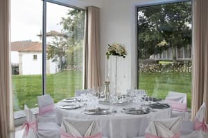 thumbnail: Restaurant