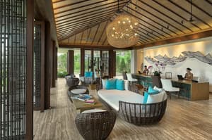 thumbnail: Lobby sitting area