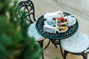 thumbnail: Outdoor dining