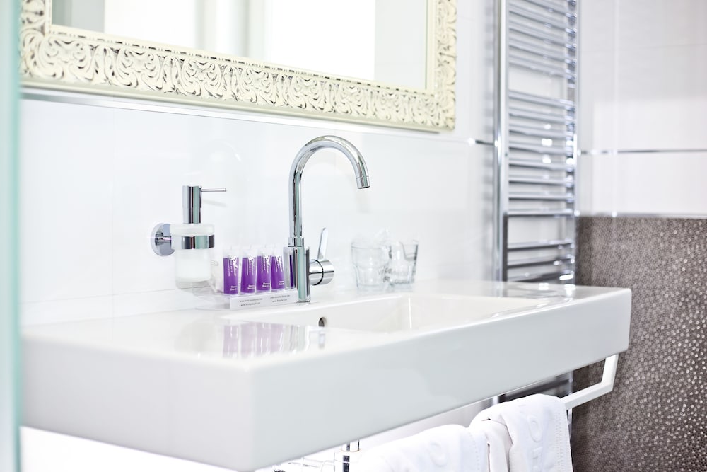 Bathroom sink