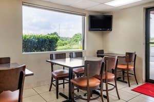 thumbnail: Breakfast area