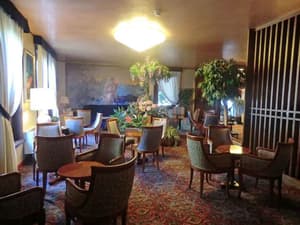 thumbnail: Lobby lounge