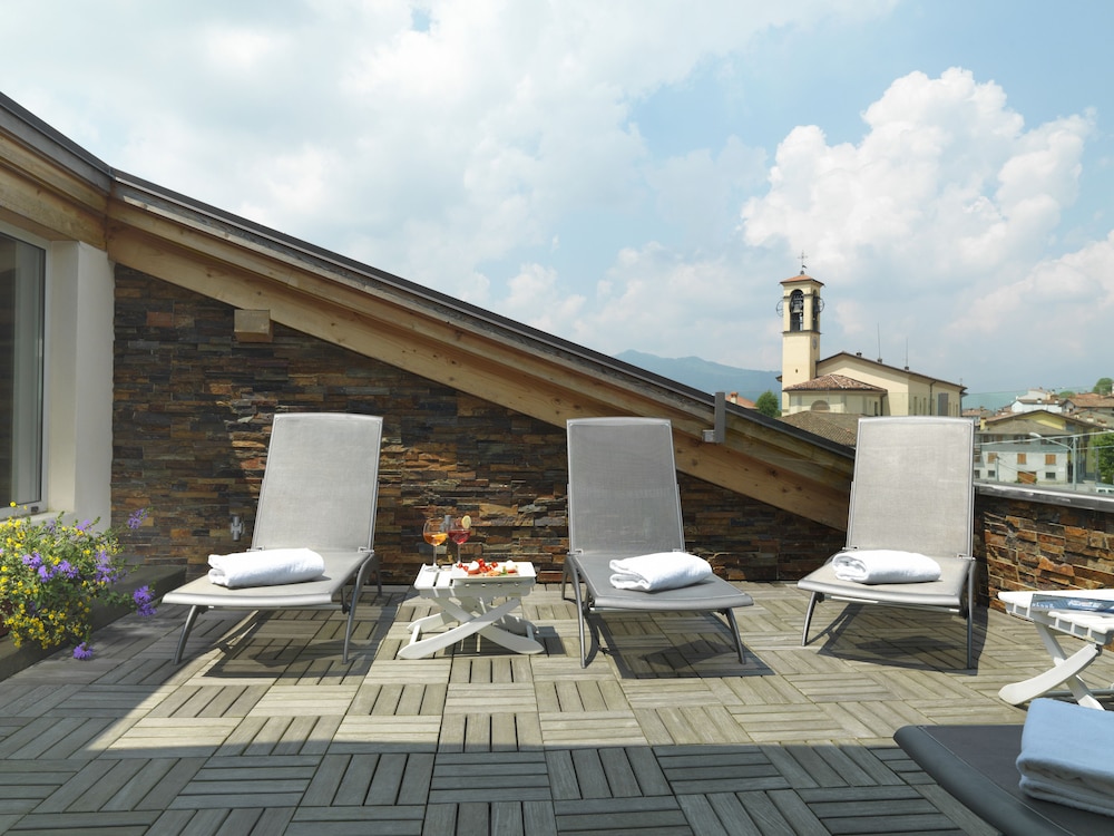 Sundeck