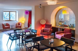 thumbnail: Bar (on property)