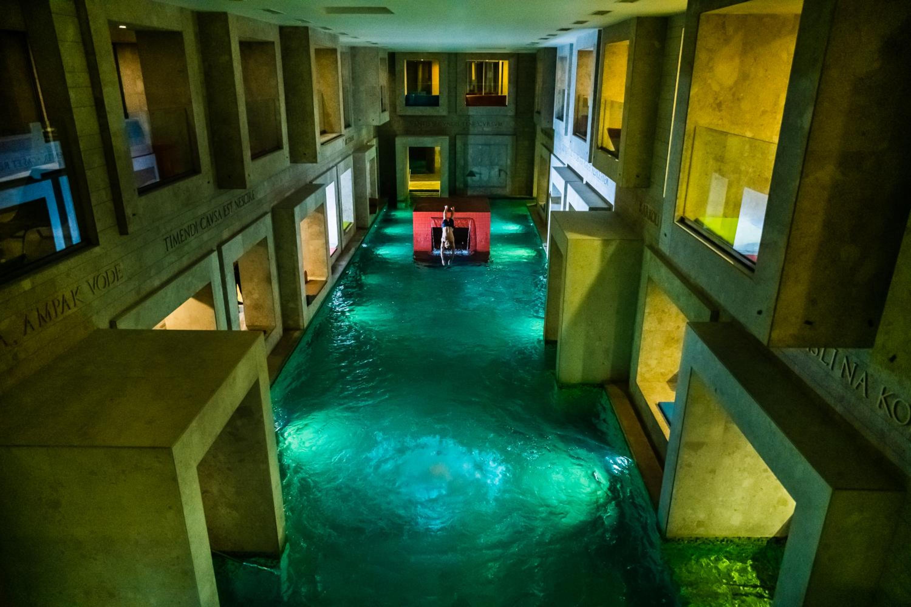Swimming pool-spa