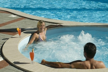 Swimming pool-spa
