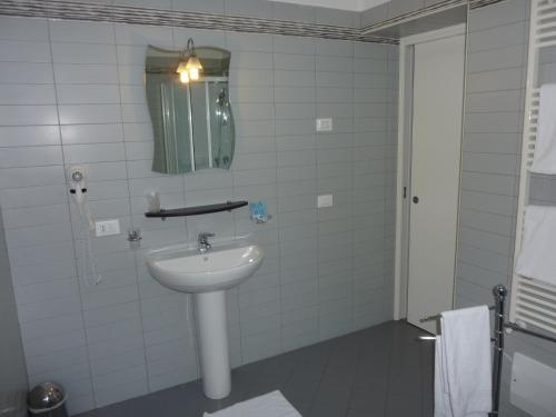38200506.jpg