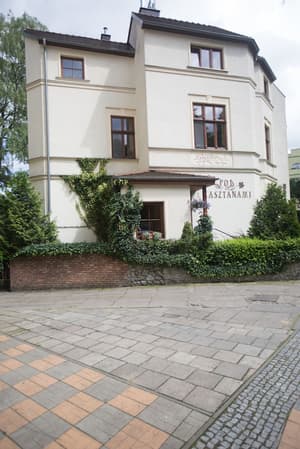 thumbnail: Front of property