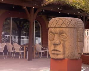 thumbnail: Outdoor dining