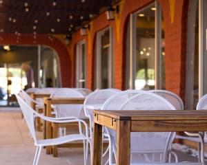 thumbnail: Outdoor dining