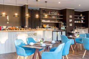 thumbnail: Bar (on property)