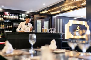 thumbnail: Bar (on property)