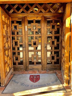 thumbnail: Exterior detail