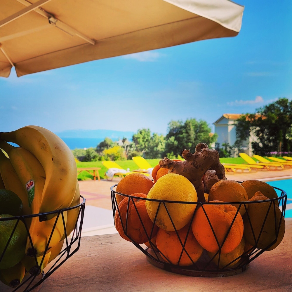 Poolside bar