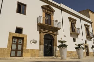 thumbnail: Property entrance
