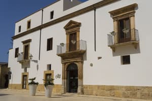 thumbnail: Front of property