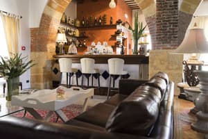 thumbnail: Bar (on property)