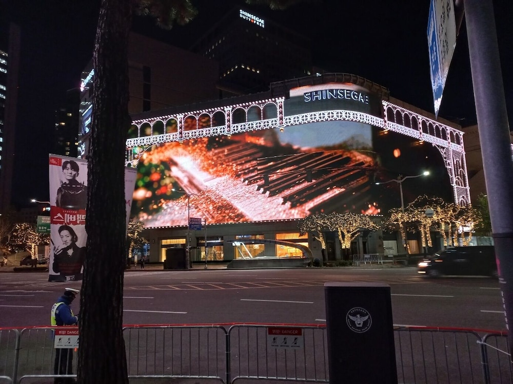 Shopping mall