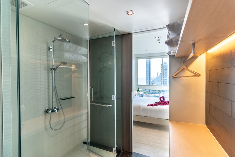 Bathroom shower