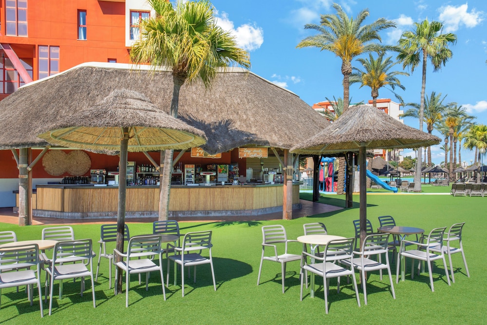 Poolside bar
