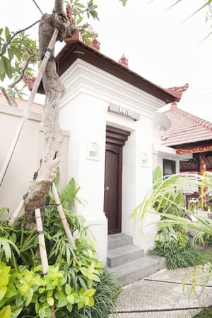 thumbnail: Exterior