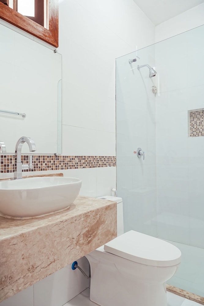 Deep soaking bathtub