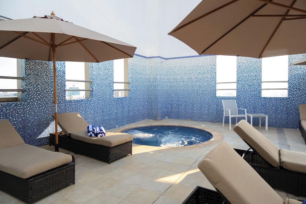 Swimming pool-spa