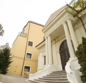 thumbnail: Property entrance