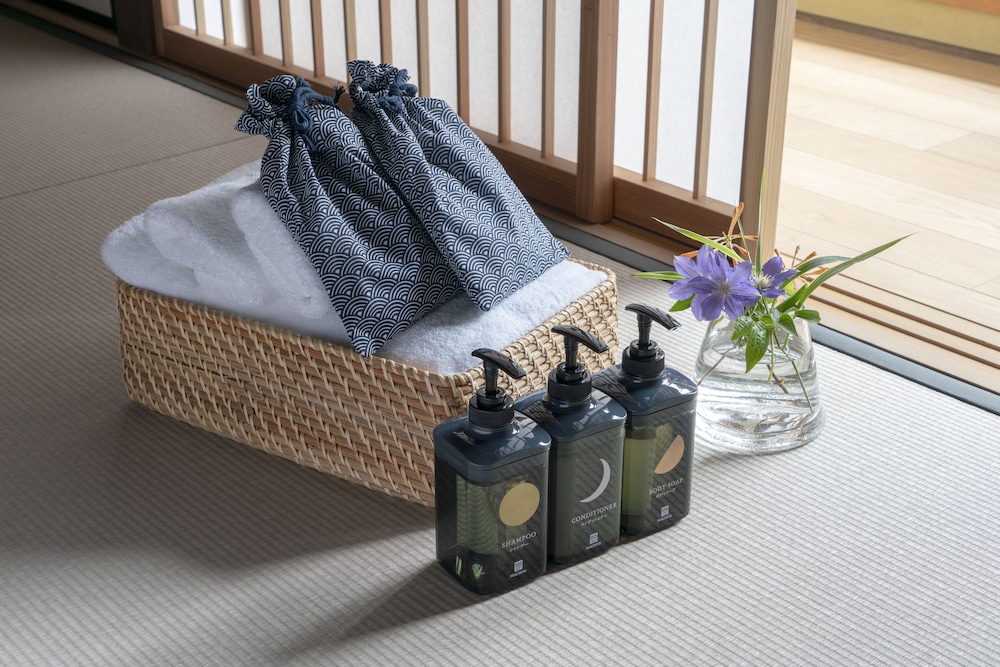 Bathroom amenities