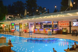 thumbnail: Poolside bar