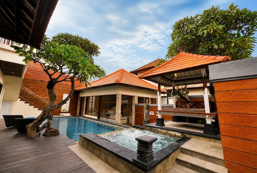 Private pool