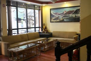 thumbnail: Lobby sitting area