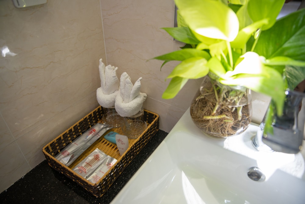 Bathroom amenities